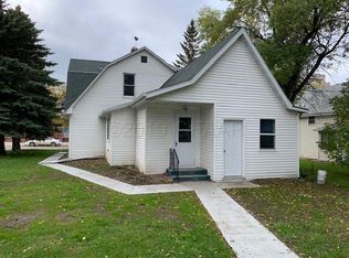 904 2nd Ave NE, Devils Lake, ND 58301