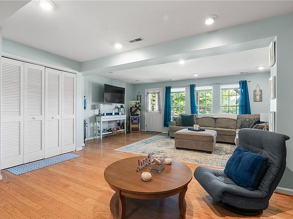 4th image of 4079 Huckleberry Dr