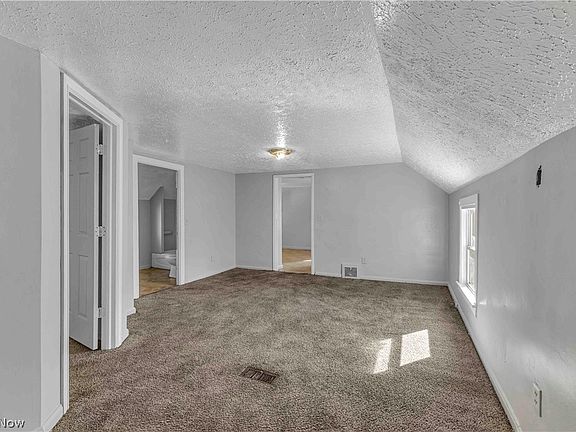 4th image of 7606 Vineyard Ave