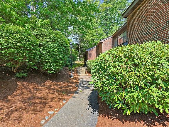 4th image of 38 Highwood Dr Unit 38