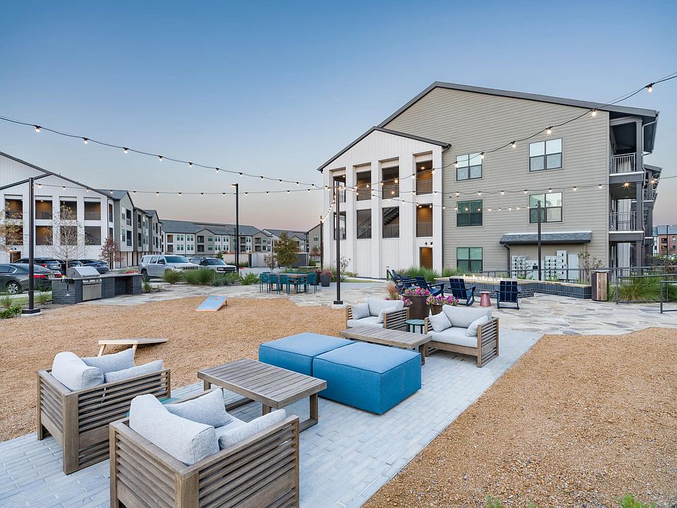 Thoughtfully designed outdoor spaces including a Beer Garden at Modera McKinney Ridge create a welcoming setting for relaxed gatherings day or night.