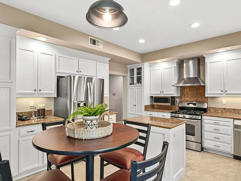 208 Promenade Ln — Photo 12