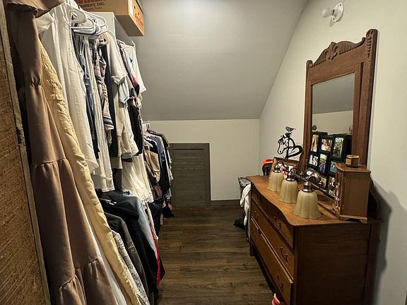 Master Closet - Upstairs