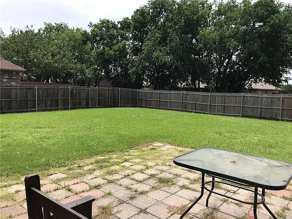 4th image of 216 Silvercreek Dr