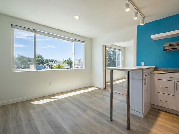 Premium 1-Bedroom Mountain View