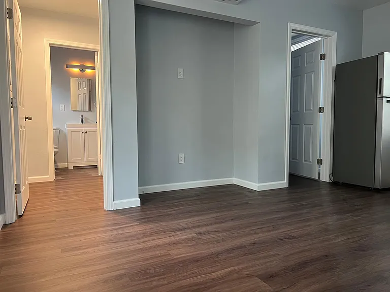 733 Daisy Ave #7 — Photo 5