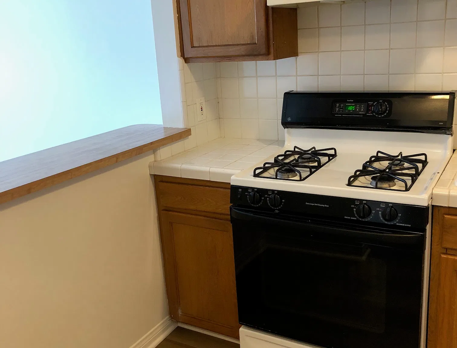 2 bed, 975 sqft, $3,450 — Photo 1