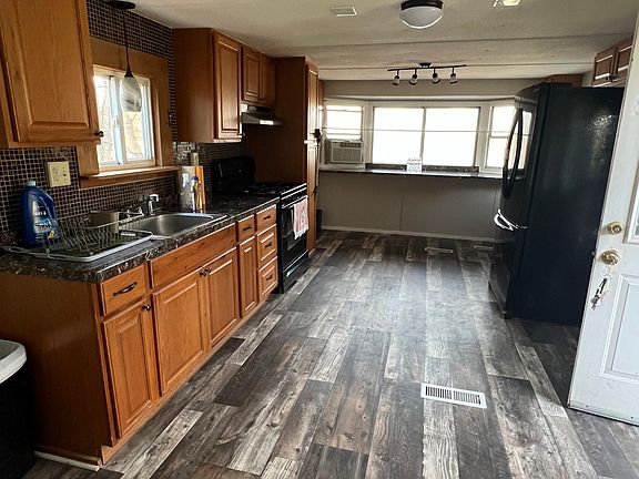 Kitchen & Dining Area