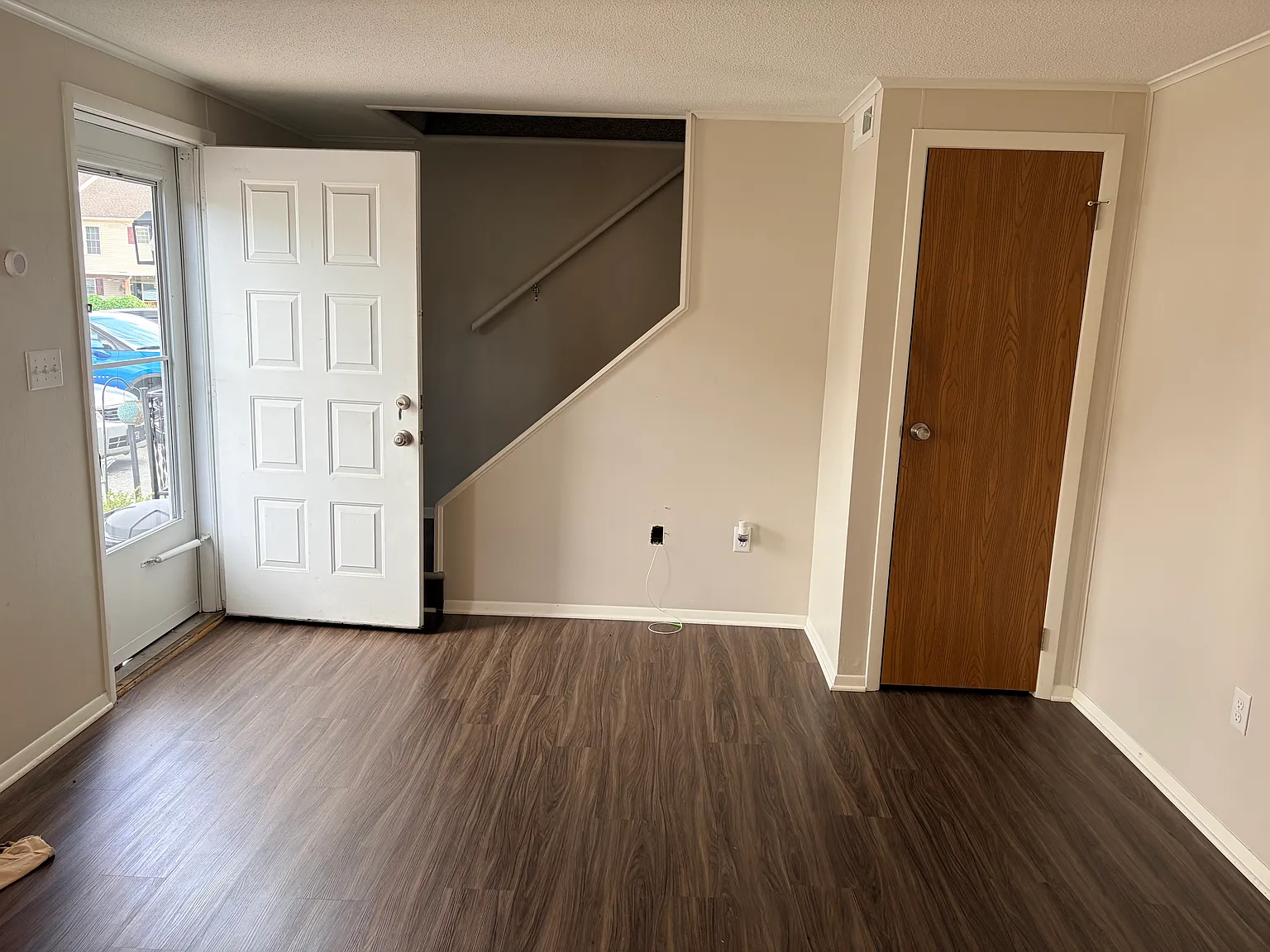 2 bed, 1.5 bath, 1050 sqft, $1,300 — Photo 4