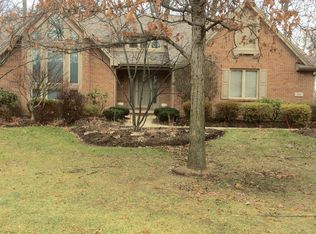 30 Walnut Creek Dr, Holland, OH