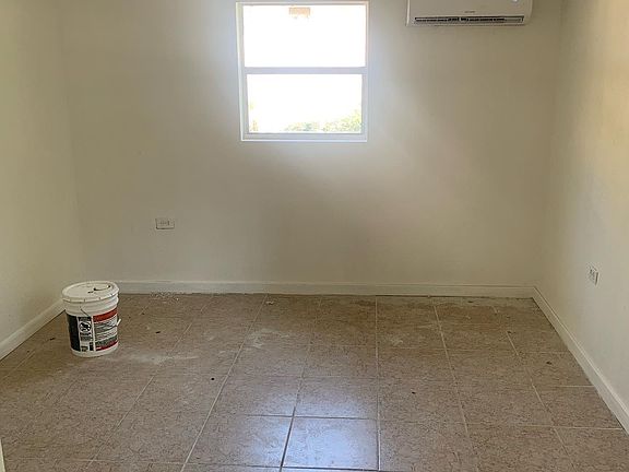 4th image of 1170 NE 149th St #2