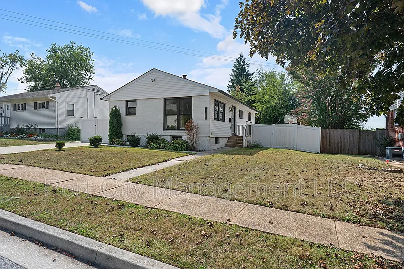 4 bed, 2.0 bath, 1780 sqft, $2,550 — Photo 3