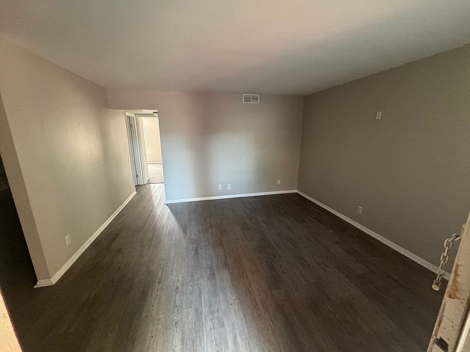 1st image of 751 Chateau Dr