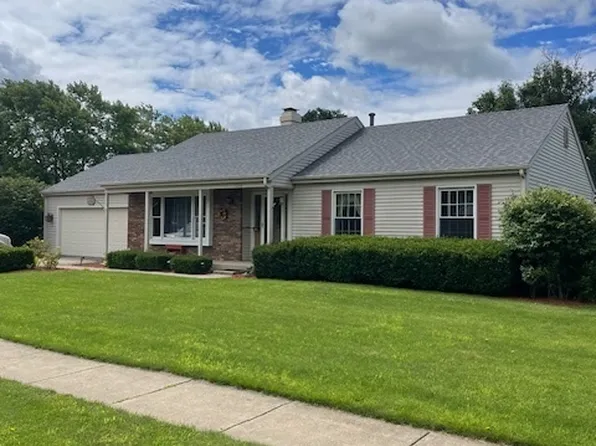 120 Strawberry Ln, Yorkville, IL 60560