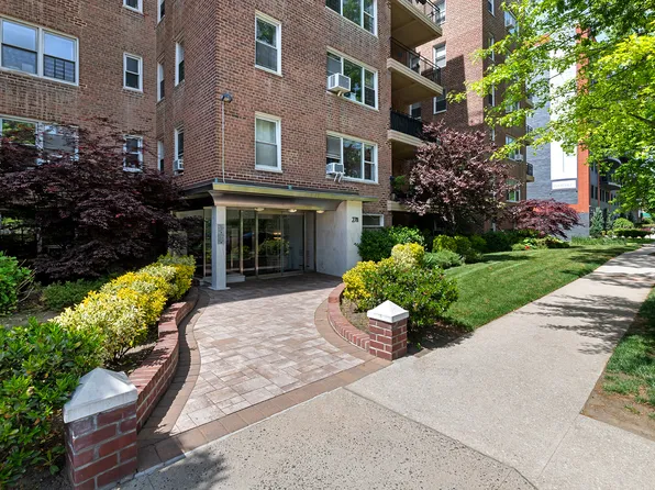 2711 Henry Hudson Parkway West
