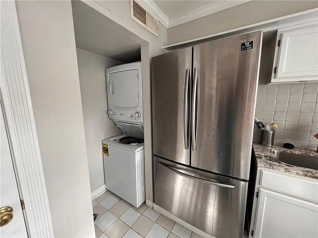 2 bed, 1.5 bath, 960 sqft, $1,800 — Photo 2