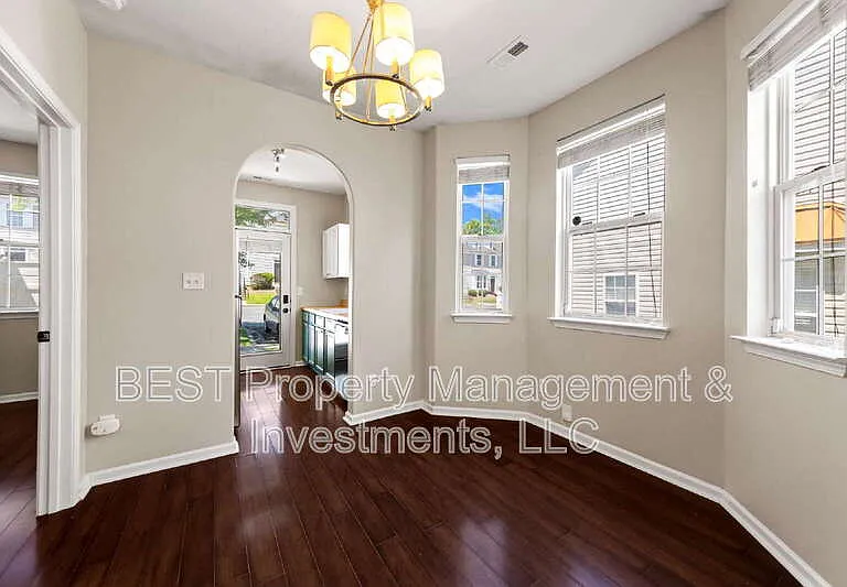 8130 Kings Creek Dr — Photo 7