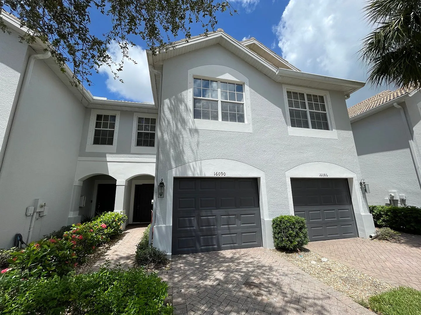 Annual Rental - 3 Bed/ 2.5 Bath Townhouse With 1 Car Garage At Milano — Photo 1