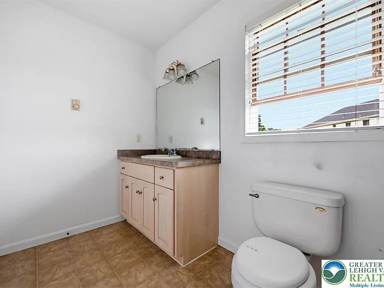 86 Northpark Dr E — Photo 54