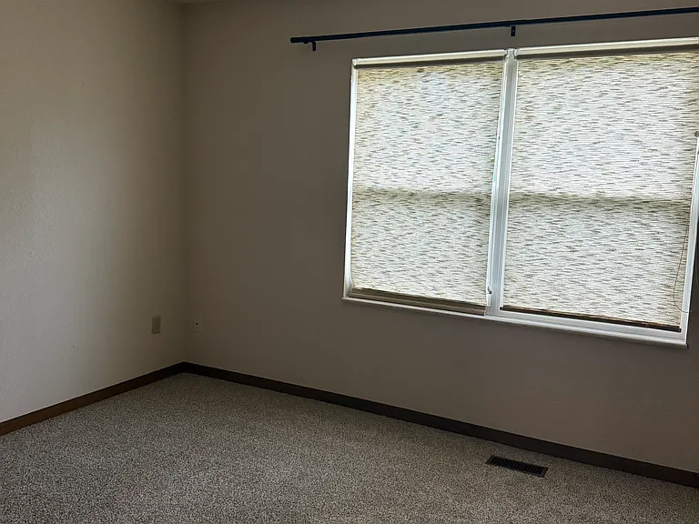 437 Colleen Dr — Photo 16
