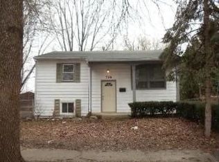 726 S Wind Dr, Carpentersville, IL