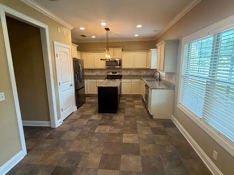 4406 Maximillion Cir — Photo 21