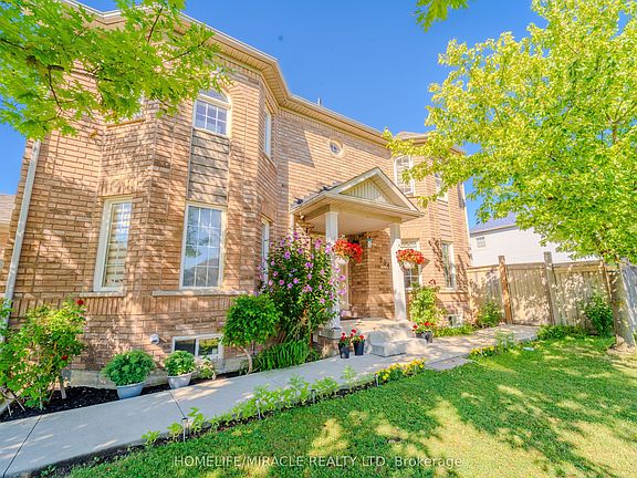 3rd image of 324 Edenbrook Hill Dr