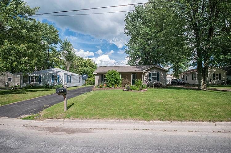 Set back comfortably on the (60x140) lot in the Midland High School District, this home was built in 1955 and features 1,156 square feet of well kept living space. 