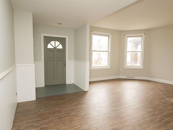 3rd image of 156 Hollywood Ave #1