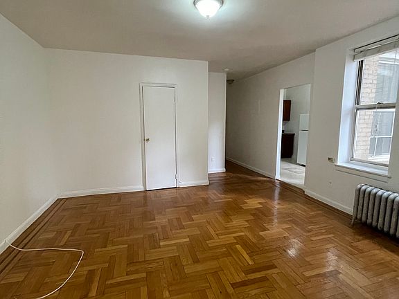 4th image of 2100 Beekman Pl APT 2