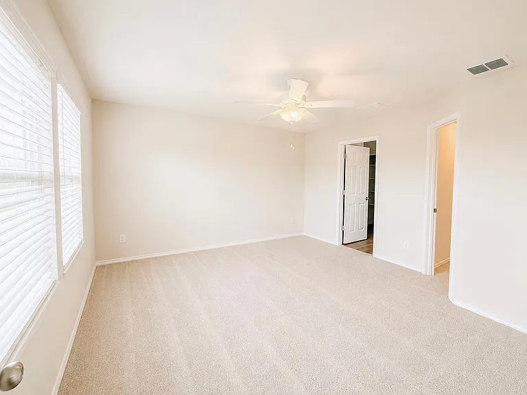 4533 Greenham Ln — Photo 14