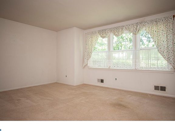 4th image of 6 Manchester Ln