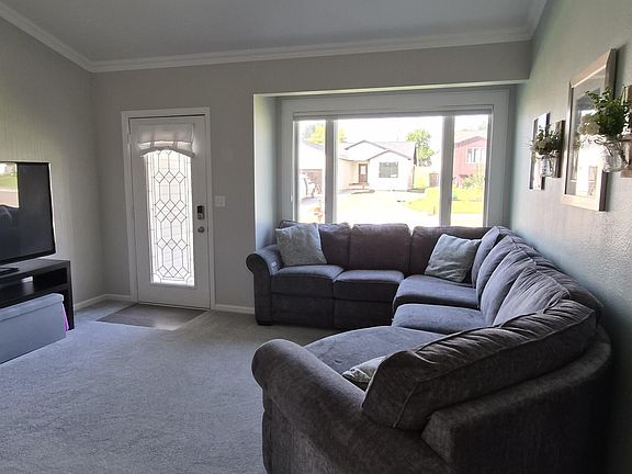 2nd image of 930 Shinagle Dr