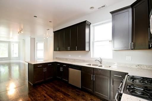 5th image of 2834 N Hamlin Ave