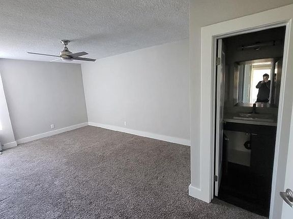 5th image of 4949 Tyrone Ave #5B