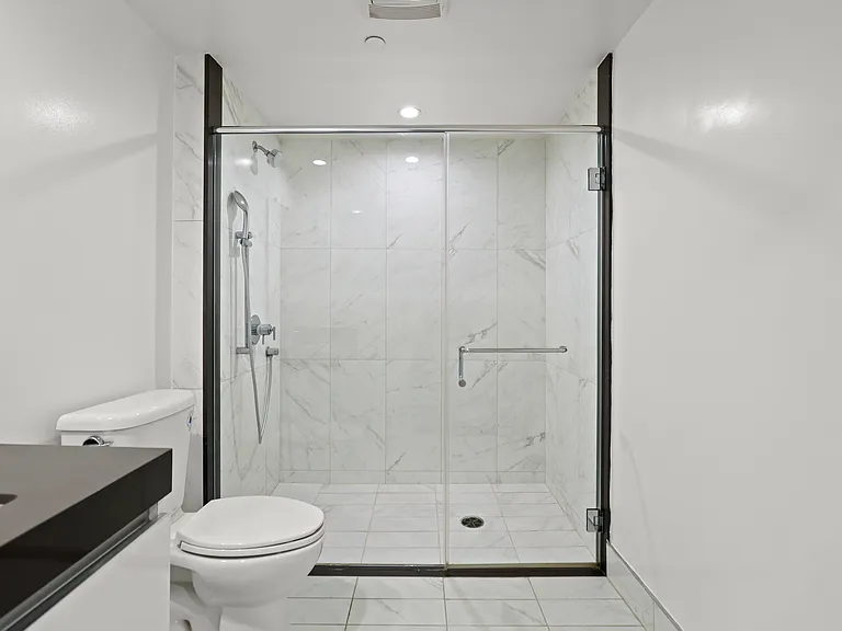 838 N Hudson Ave — Photo 50