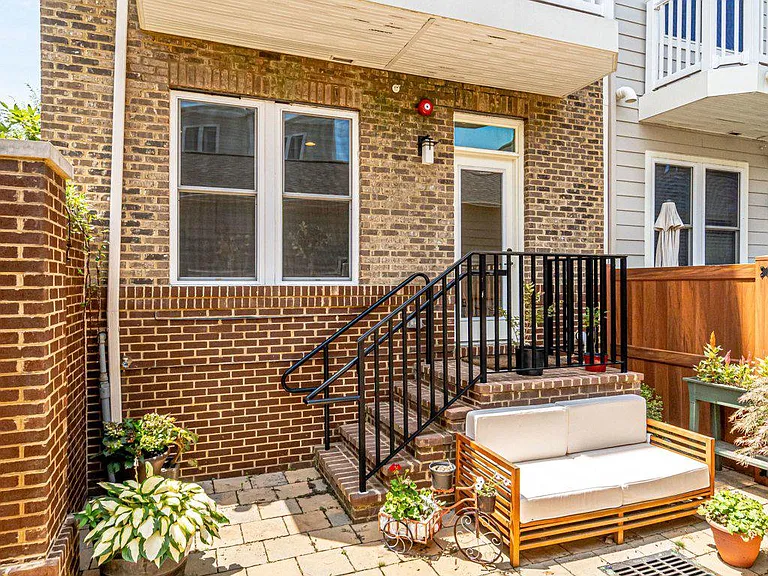 1133 S Monroe St — Photo 33