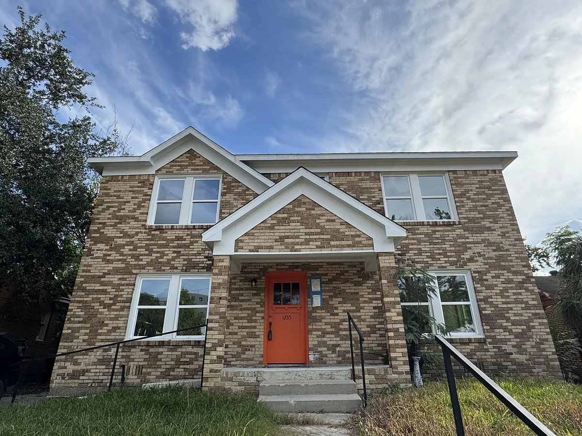 Building Photo - 1235 W Gray St #1