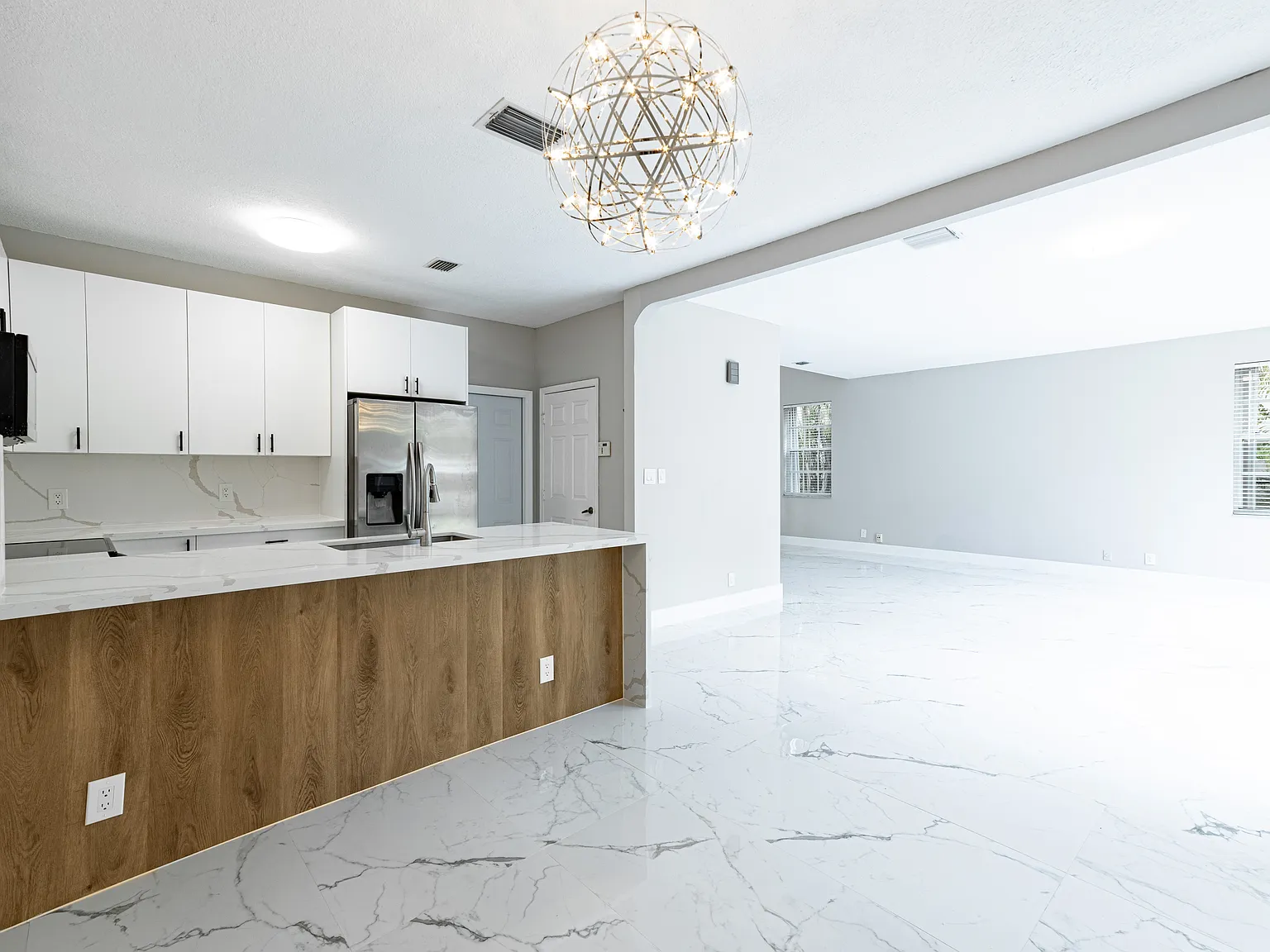 4 bed, 2.5 bath, 1796 sqft, $3,800 — Photo 3