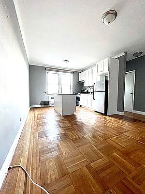 3rd image of 2300 Kings Hwy APT 4A