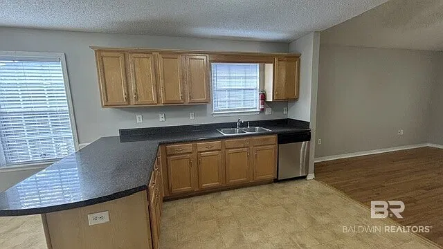 3 bed, 2.0 bath, 1471 sqft, $1,800 — Photo 4