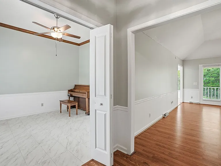 101 Emerald Way — Photo 3