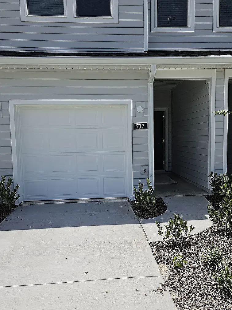 3 bed, 1483 sqft, $1,845 — Photo 1