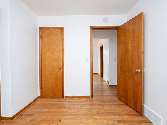 3rd image of 3174 Sherbrooke Rd
