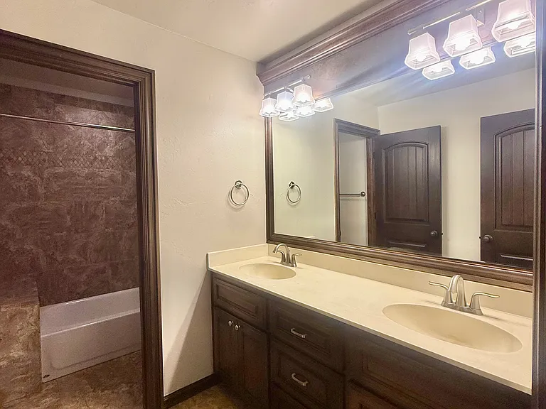 2114 Savona Ln — Photo 41