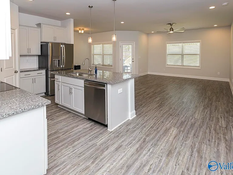 125 River Springs Ct — Photo 18