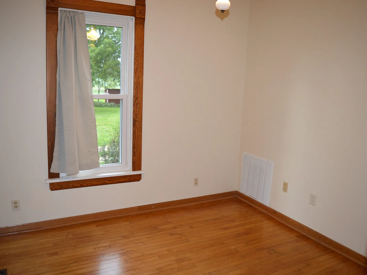 4 bed, 1824 sqft, $2,595 — Photo 3