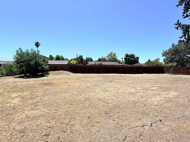 205 Barbara Ct — Photo 31