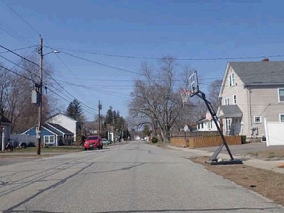 Exterior Neighborhood (street photo)