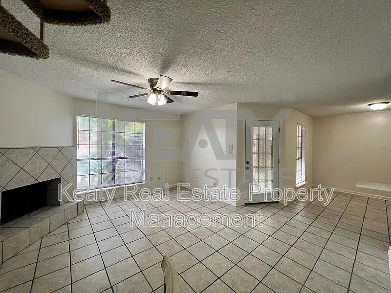 2 bed, 1.5 bath, 1100 sqft, $960 — Photo 3